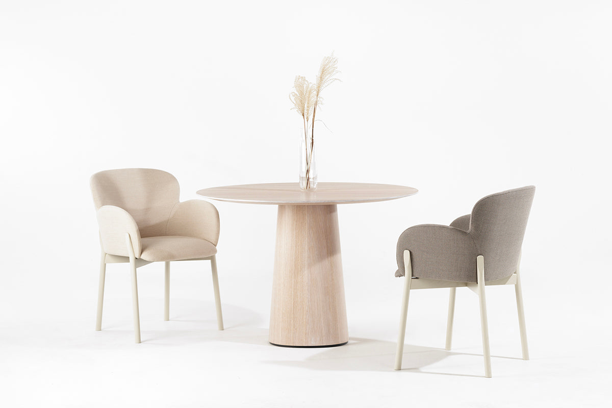 P.O.V. 461 Round Dining Table