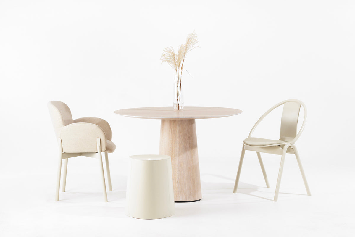 P.O.V. 461 Round Dining Table