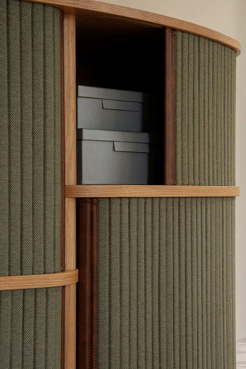 Audacious Highboard