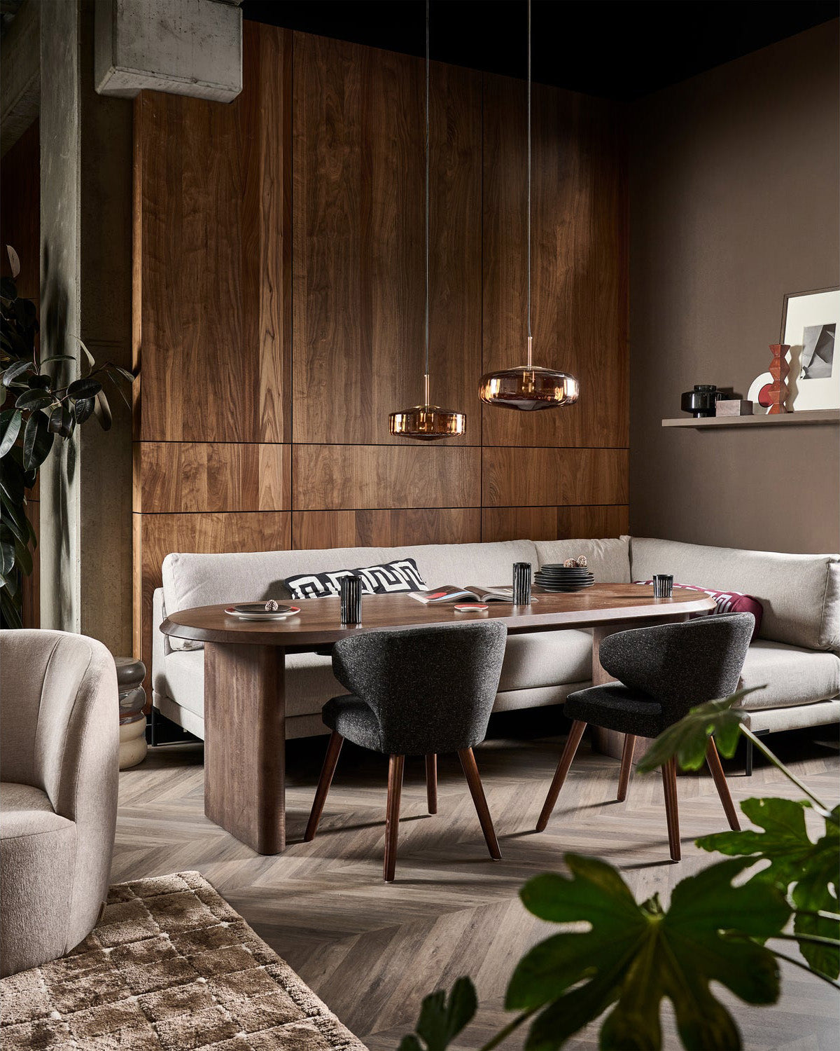 Ellips Walnut Mango Wood Dining Table