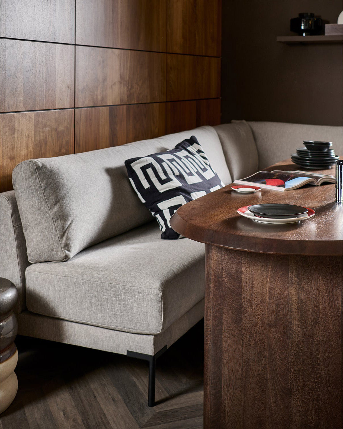 Ellips Walnut Mango Wood Dining Table