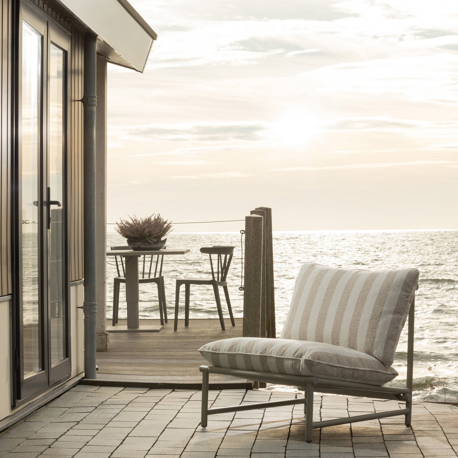 Elvo Garden Lounge Chair