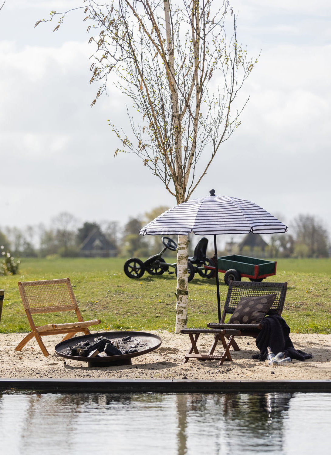 Lois Natural Eucalyptus Wood Garden Folding Chair