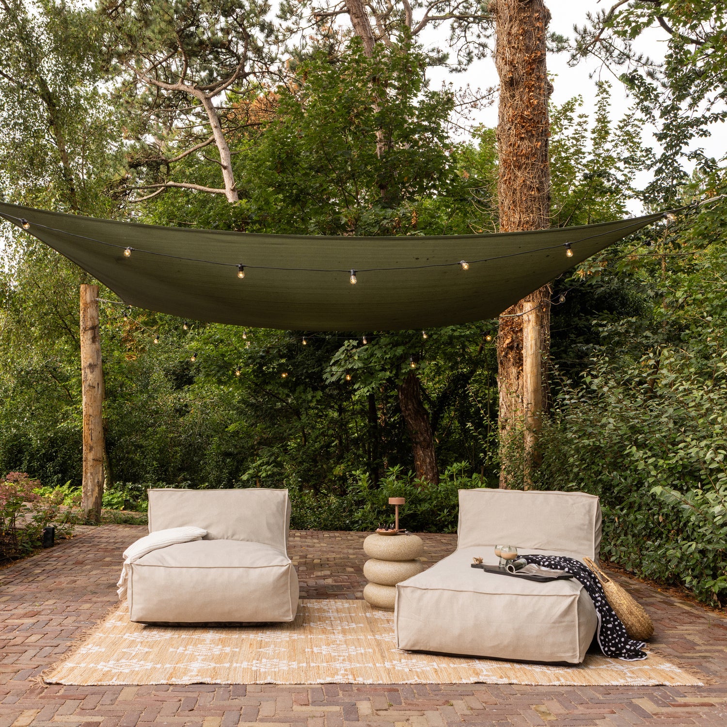 Velora Sand Garden Lounge Bed