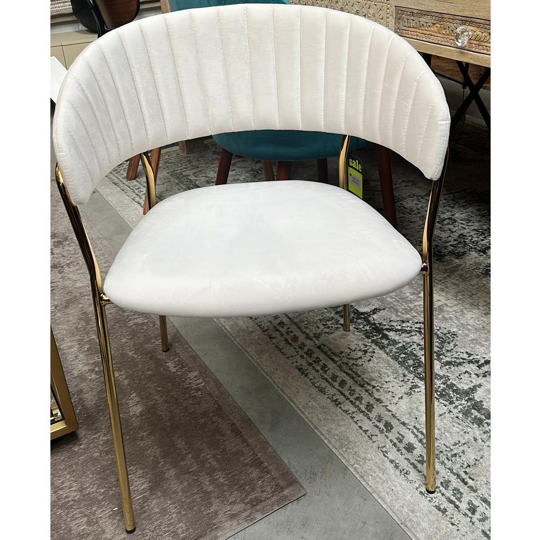 Belle White Velvet Gold Chair with Armrest (4/Set) (Floor Model)