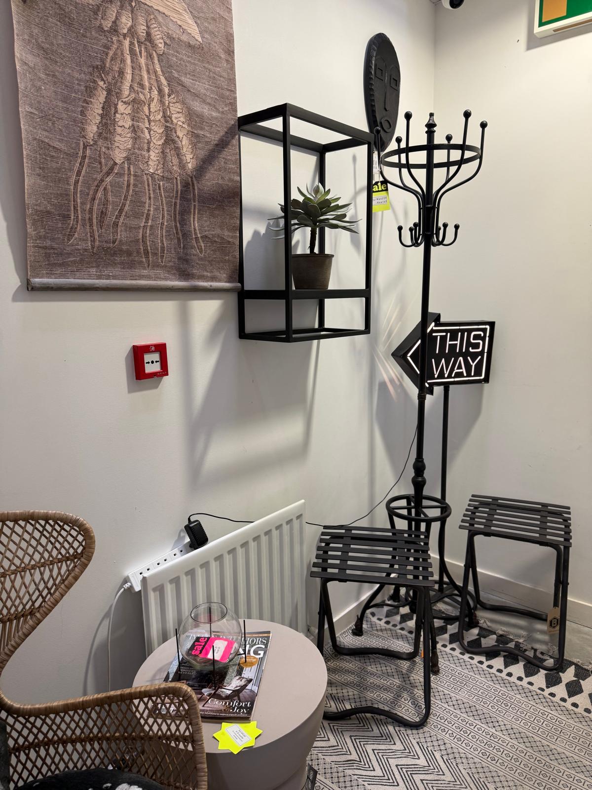 Febe Black Metal Vertical Wall Rack (Outlet)