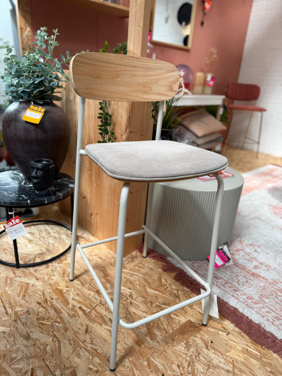 Skola Beige Barstool (2/Set) (Outlet)