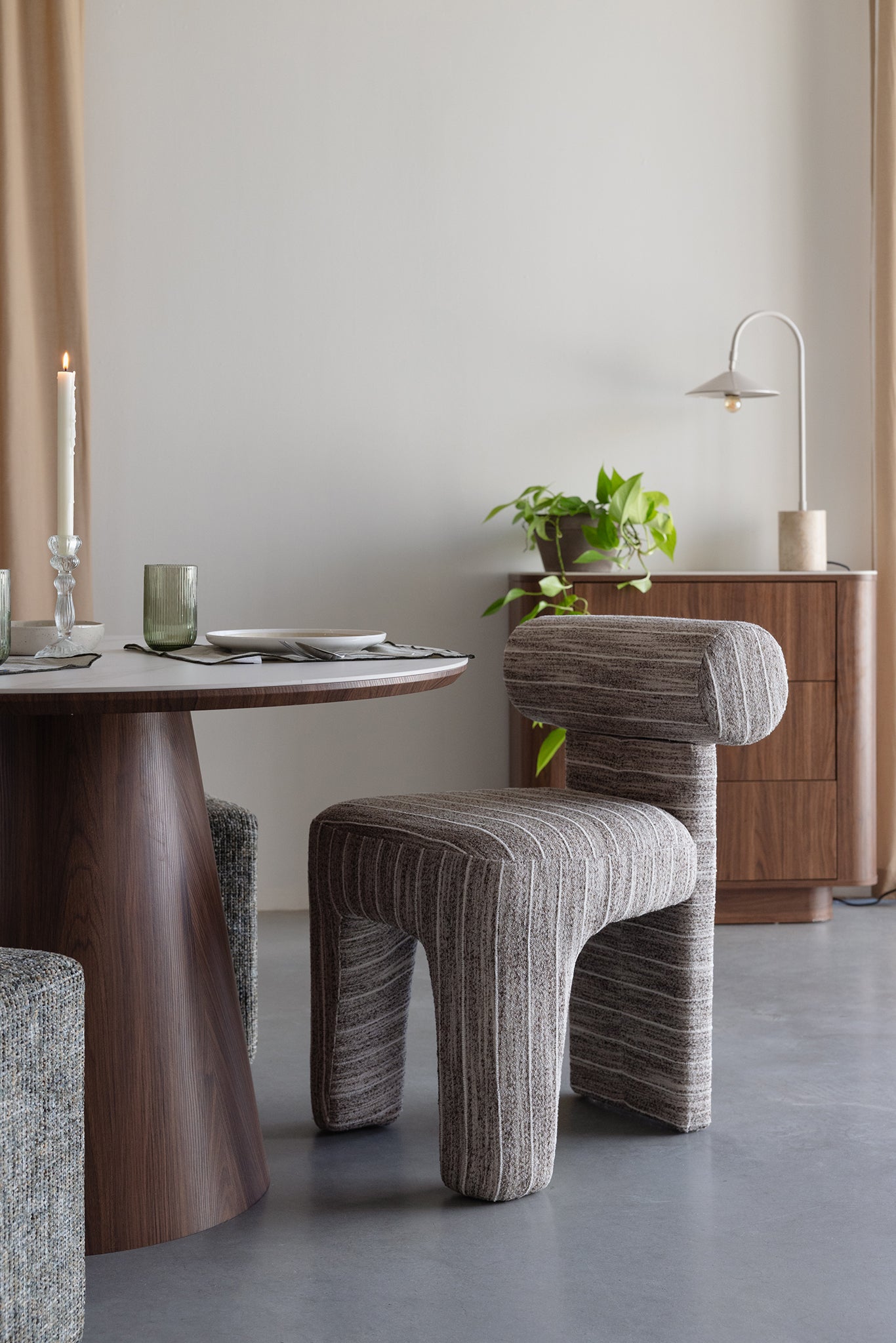 Vana Chair