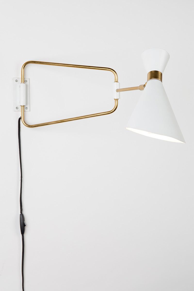 Shady Wall Lamp (Outlet)