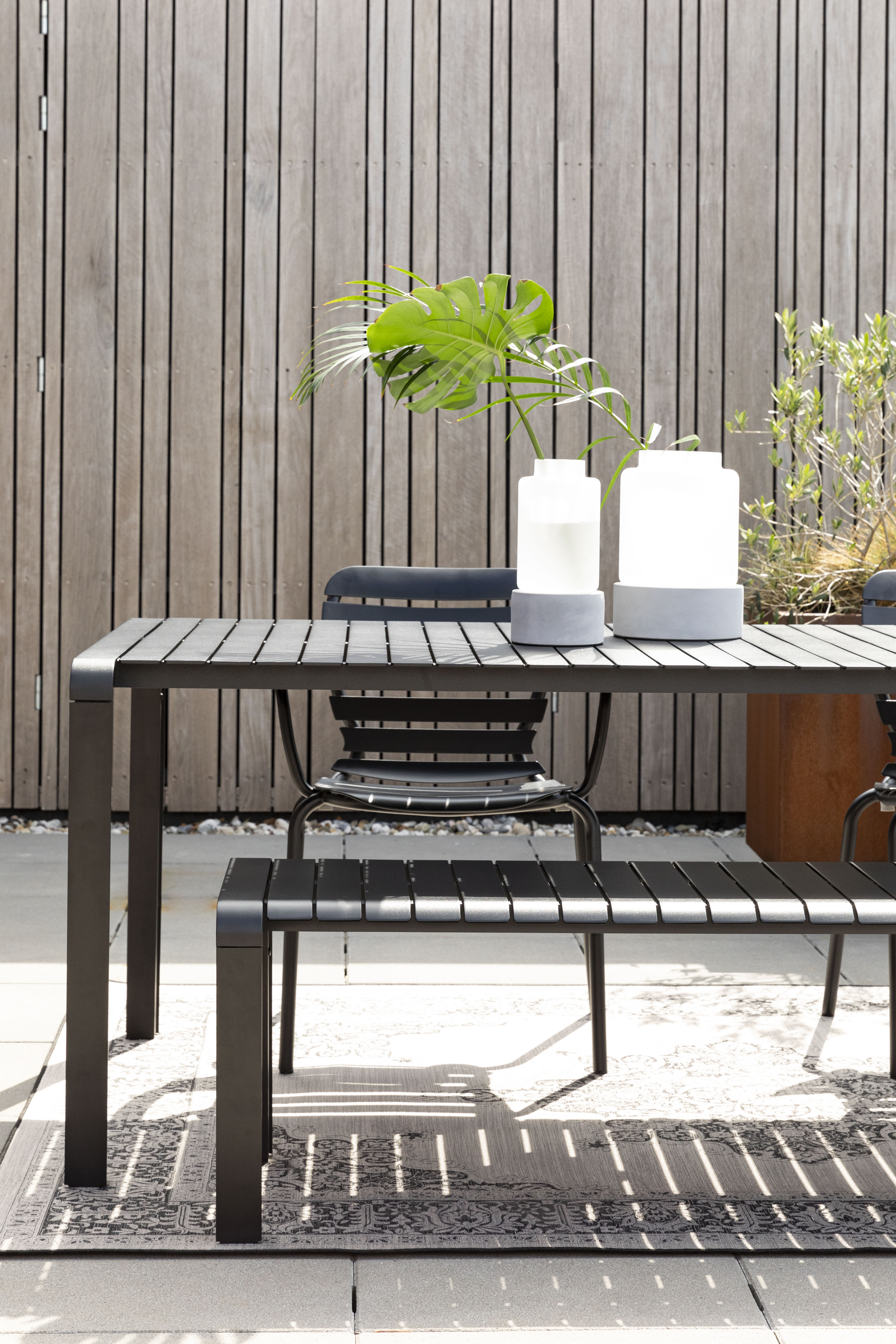 Vondel Garden Table
