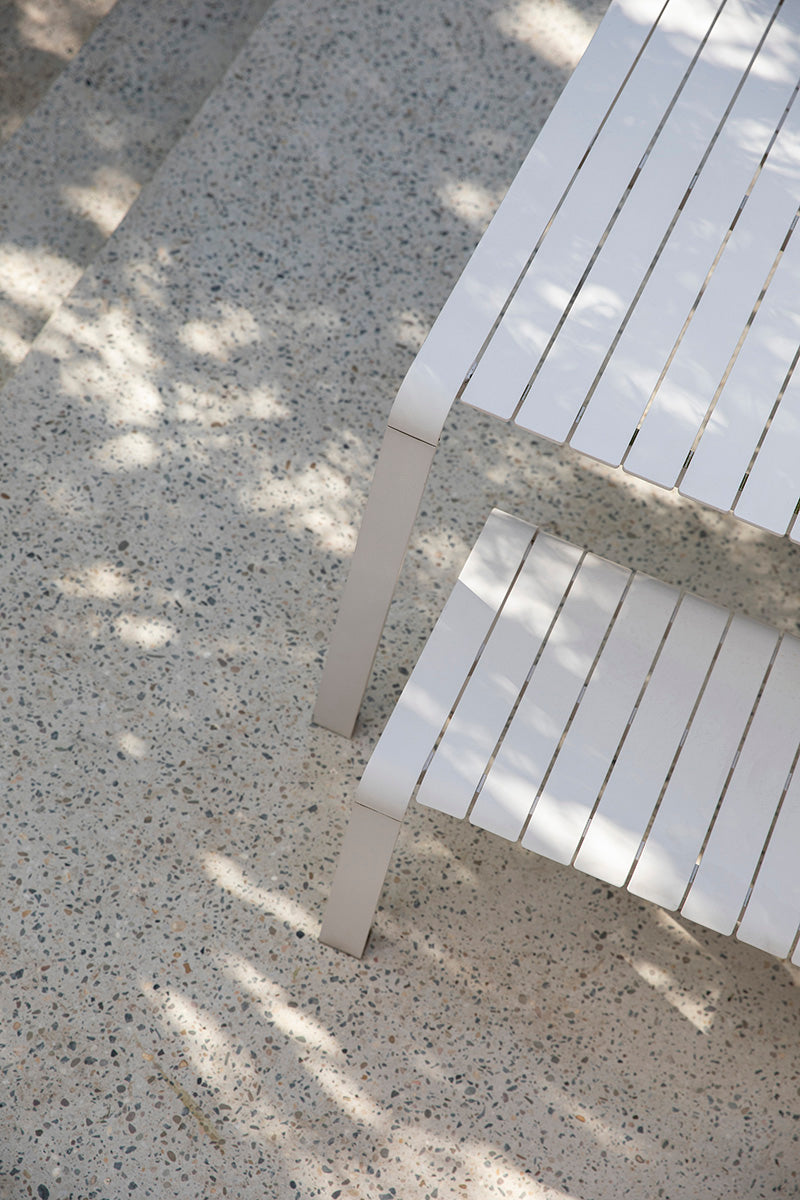 Vondel Garden Table