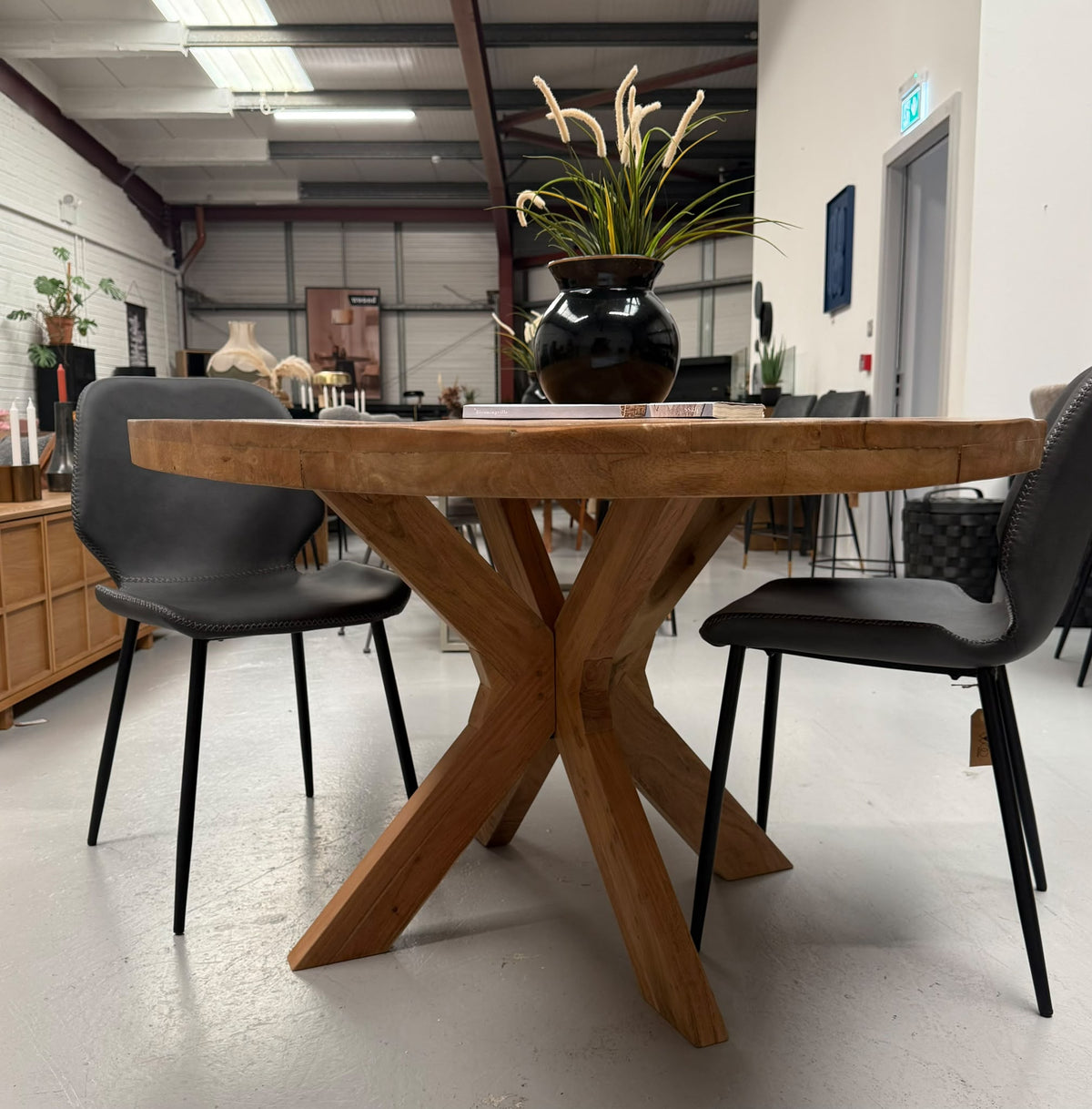Oskar Dining Table (Display/Refurbished)