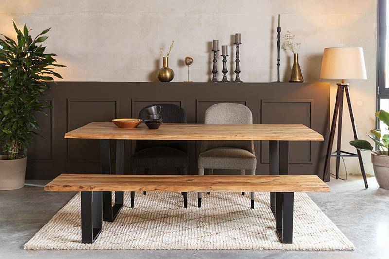 Aka Table