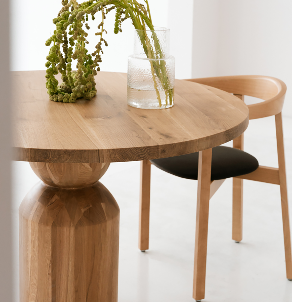 Beth Oak Wood Round Dining Table