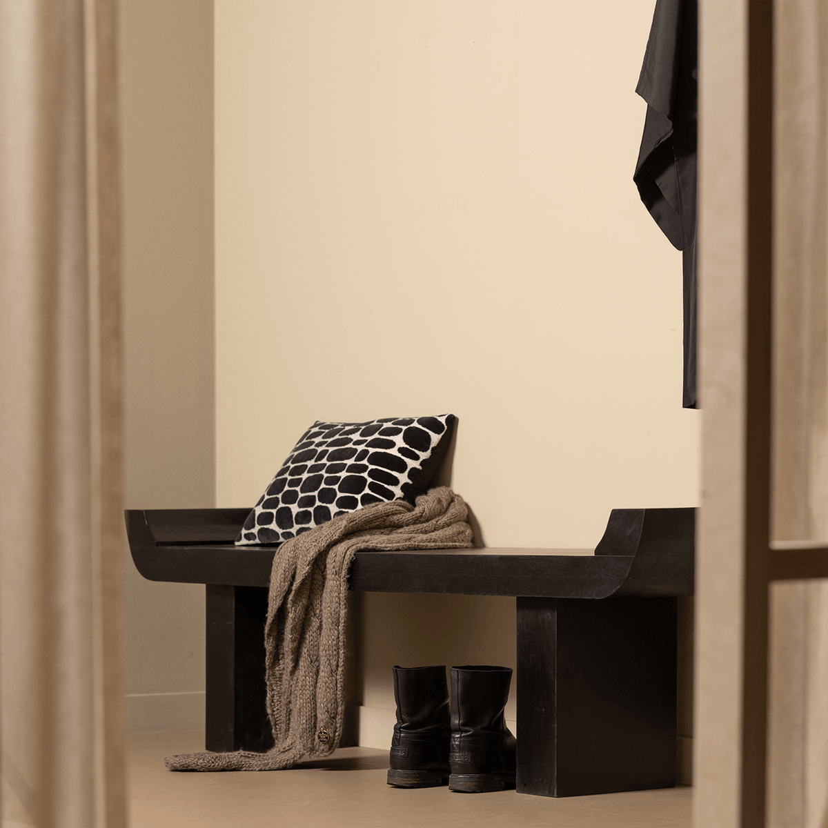 Lox Black Bench - WOO .Design