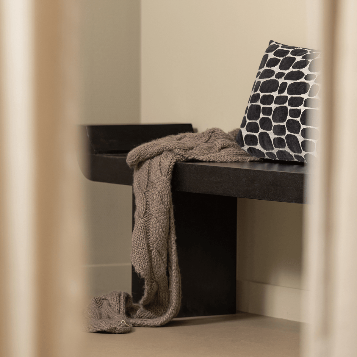 Lox Black Bench - WOO .Design