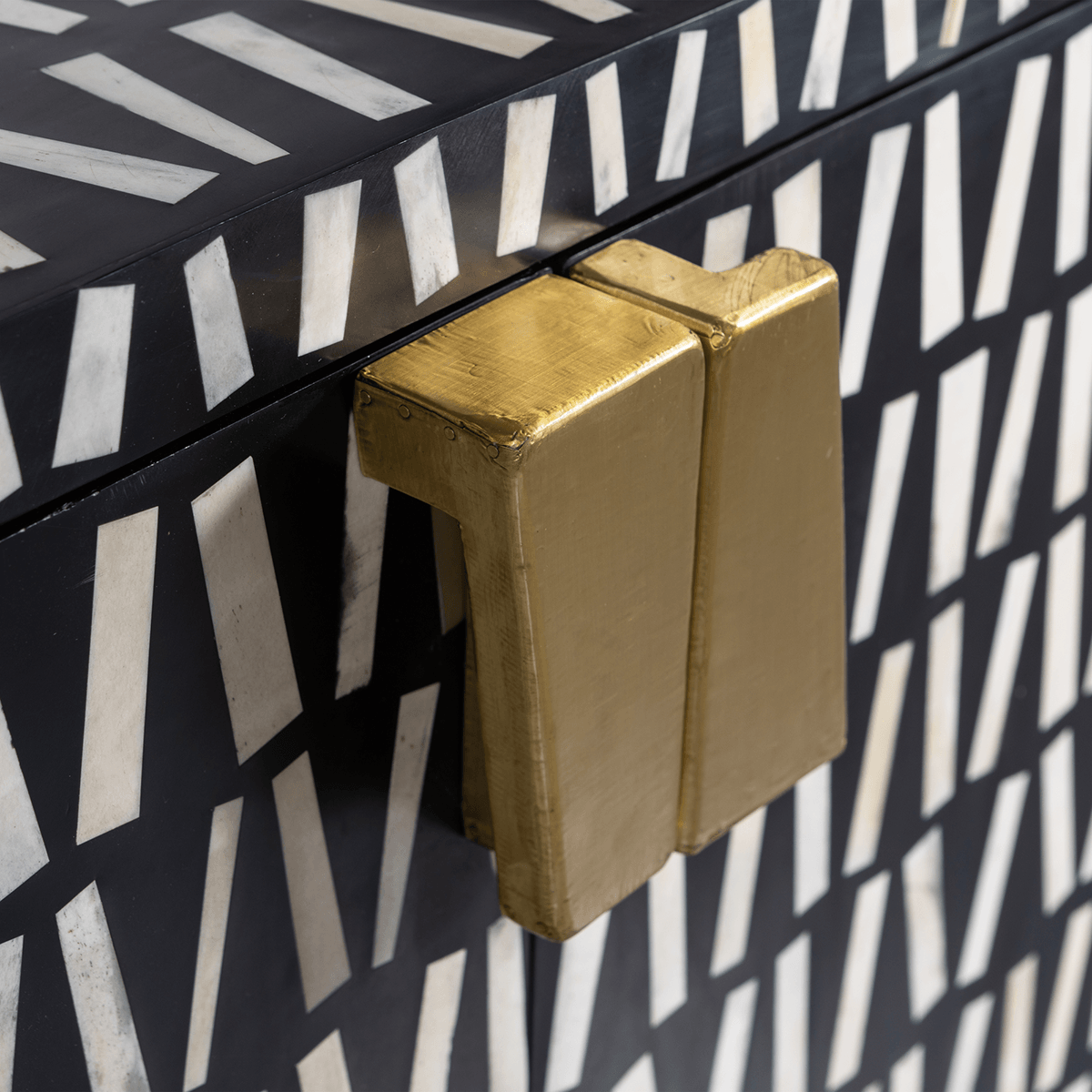 Menne Mango Wood Cabinet - WOO .Design