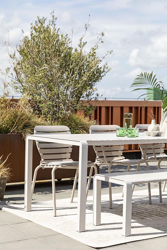 Vondel Garden Bench - WOO .Design