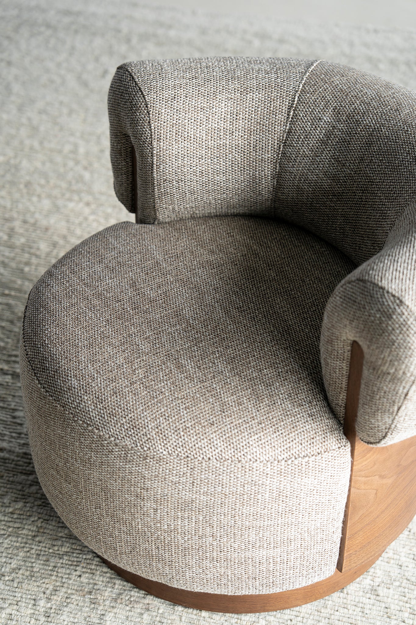 Nila Vanu Swivel Armchair