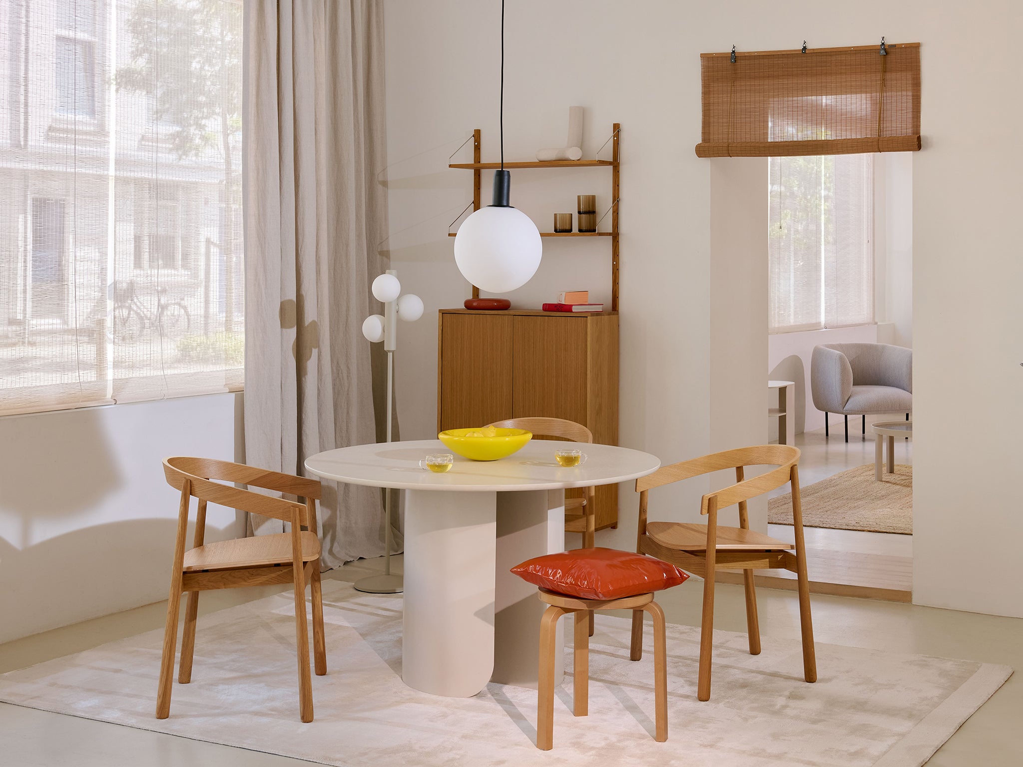 Plateau Round Dining Table