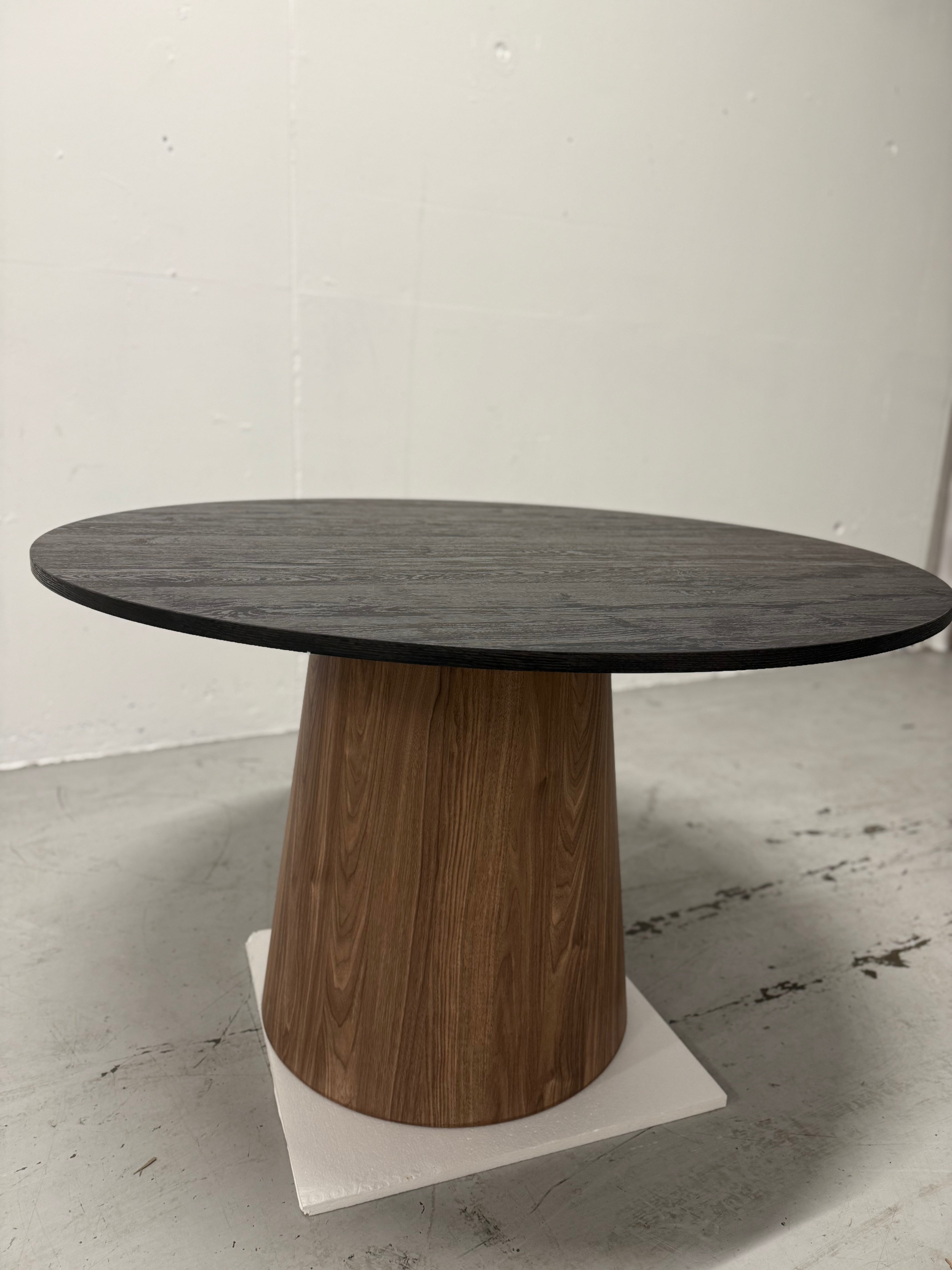 Maan Round Dining Table (Outlet)