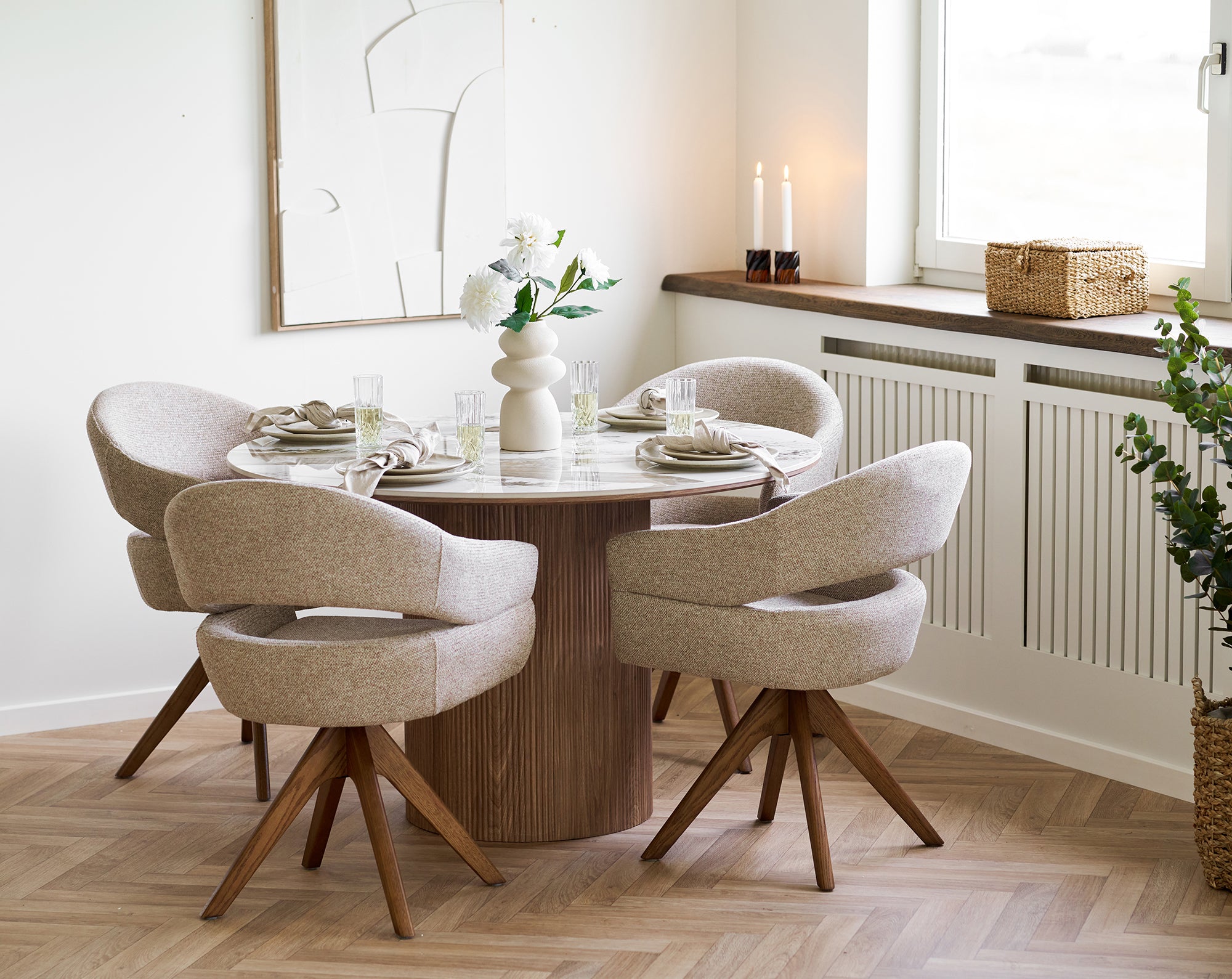 Dove Swivel Dining Chair with Wooden Legs