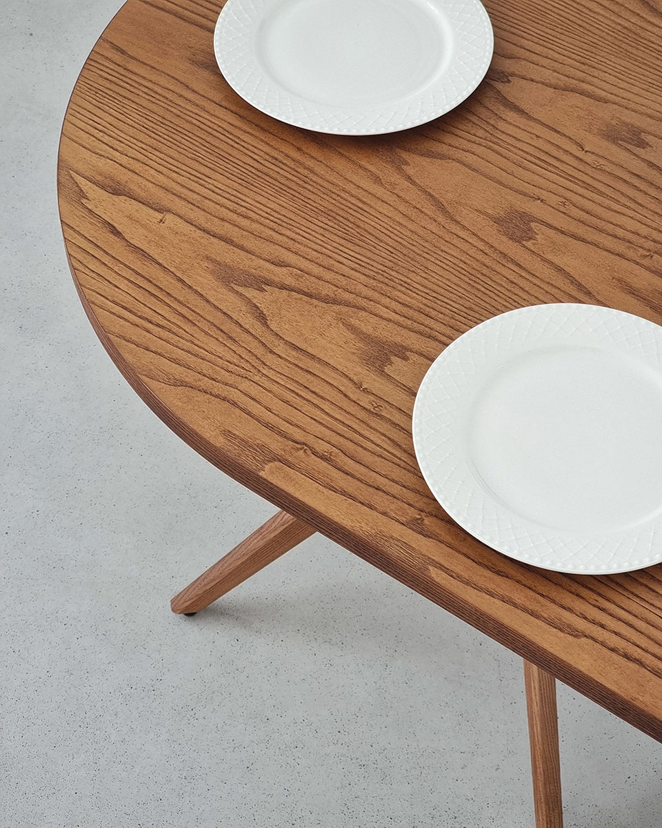 Juubi Oval Dining Table