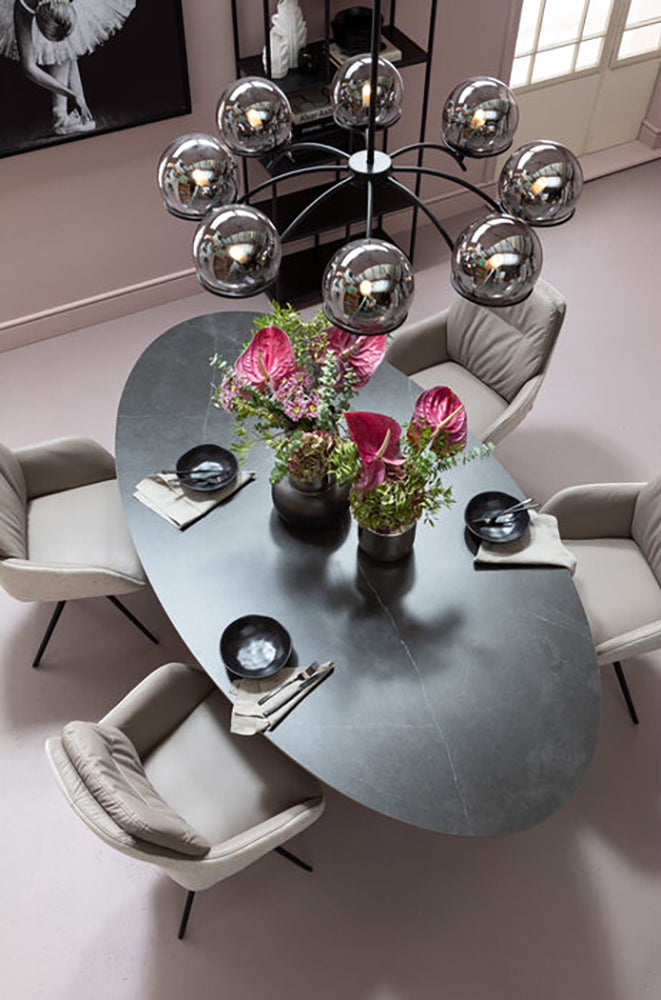Grande Possibilita Black Oval Table