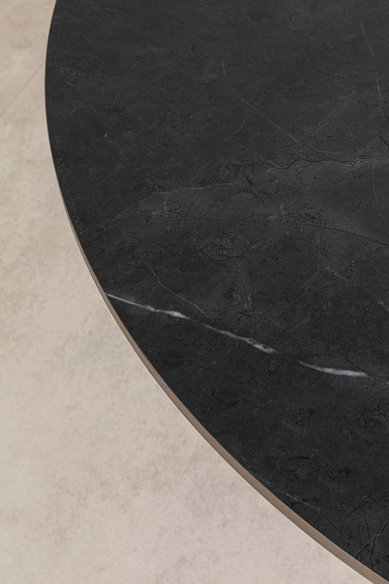 Grande Possibilita Black Round Table