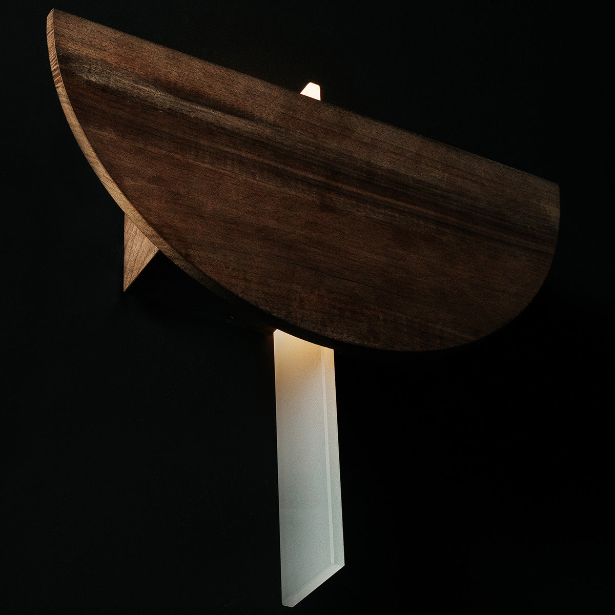 Aguila Wall Lamp