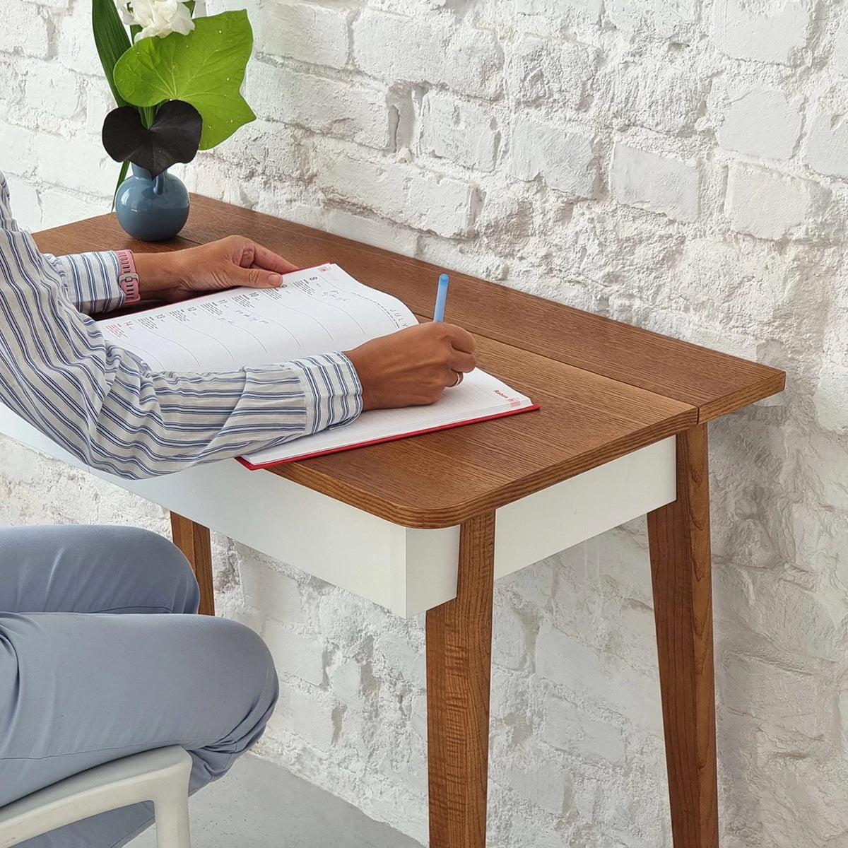 MeWise Veneered Writing Desk Dressing Table