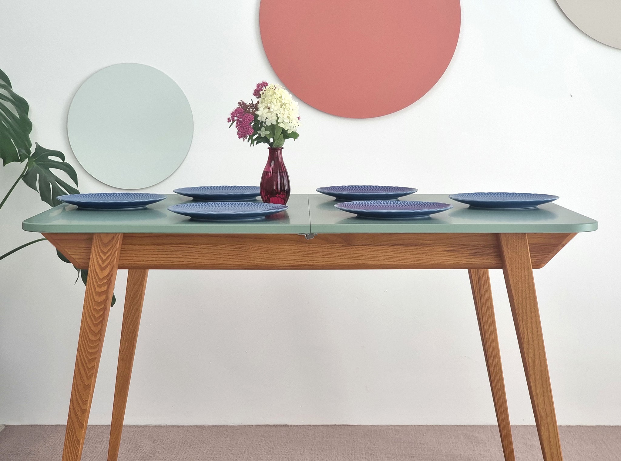 Envelope Bold Extendable Dining Table