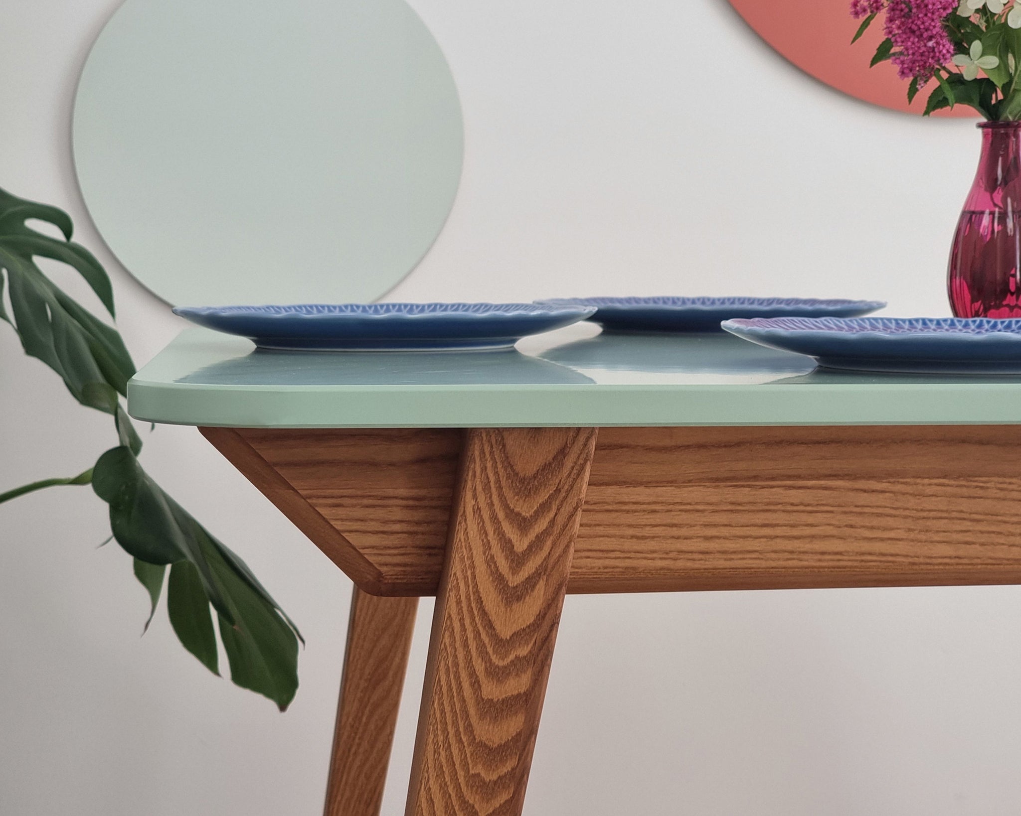 Envelope Bold Extendable Dining Table