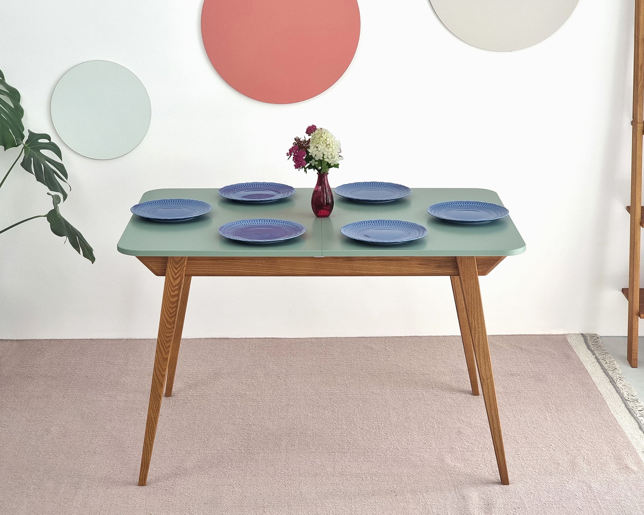 Envelope Bold Extendable Dining Table