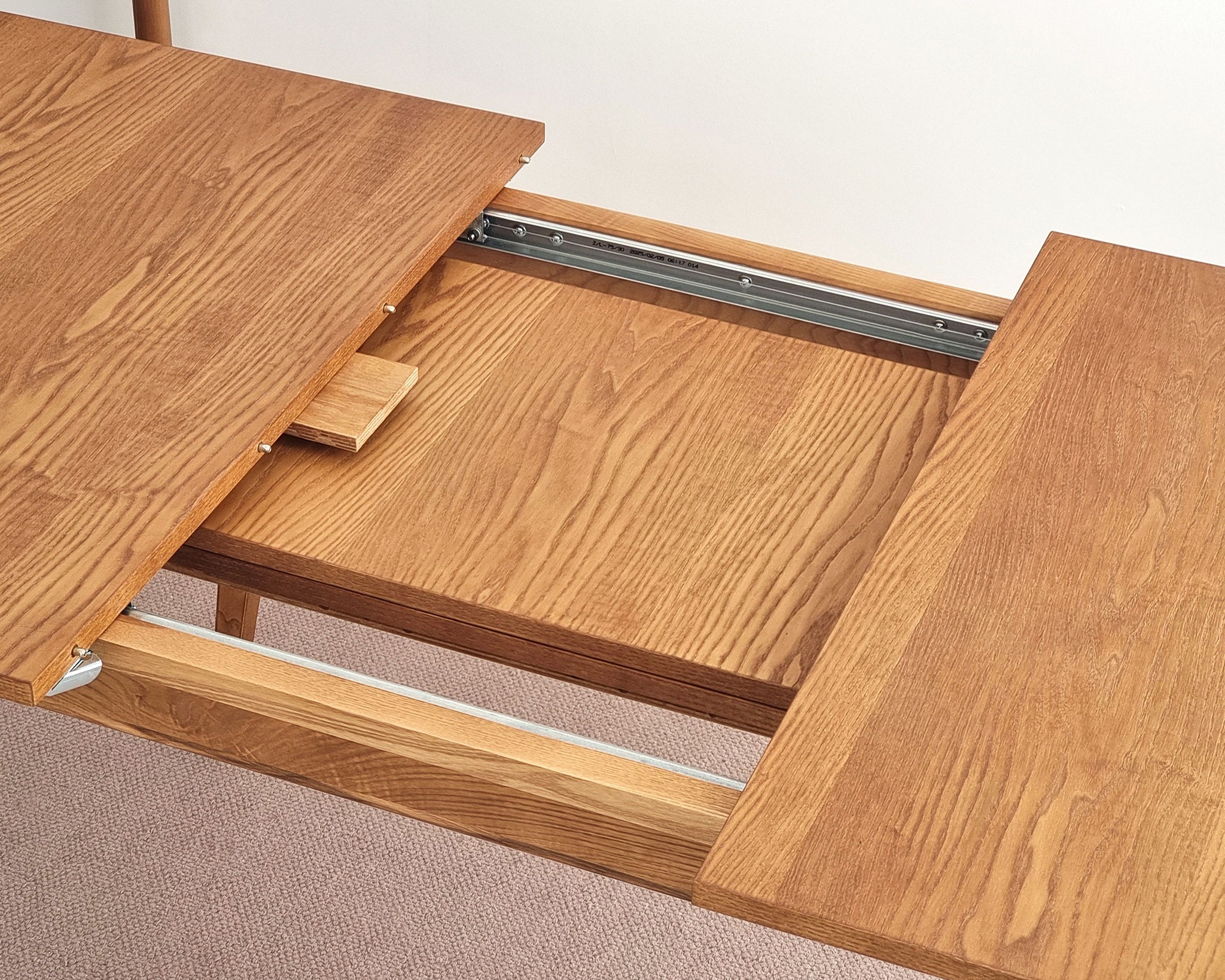 Envelope Bold Veneered Extendable Dining Table
