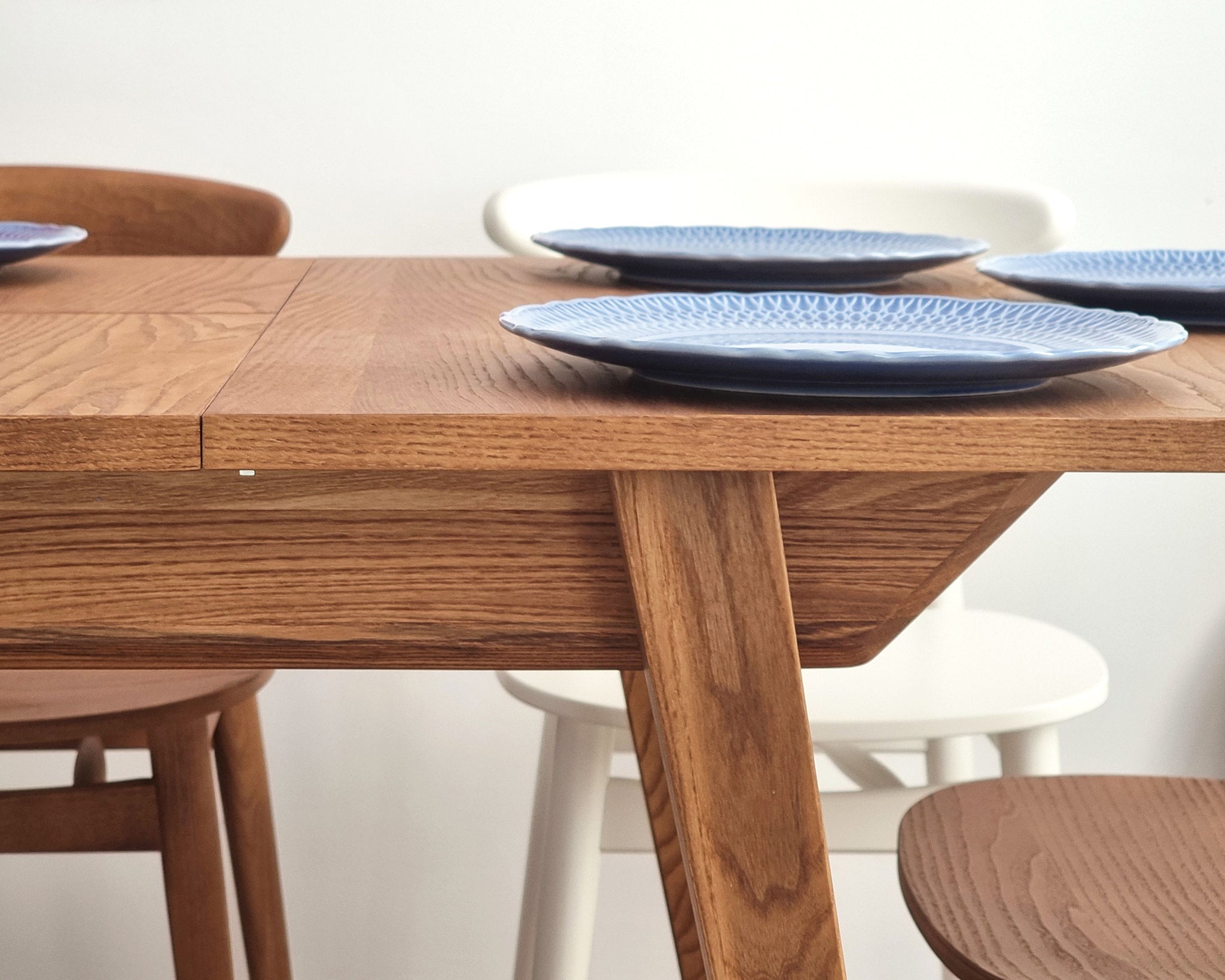 Envelope Bold Veneered Extendable Dining Table