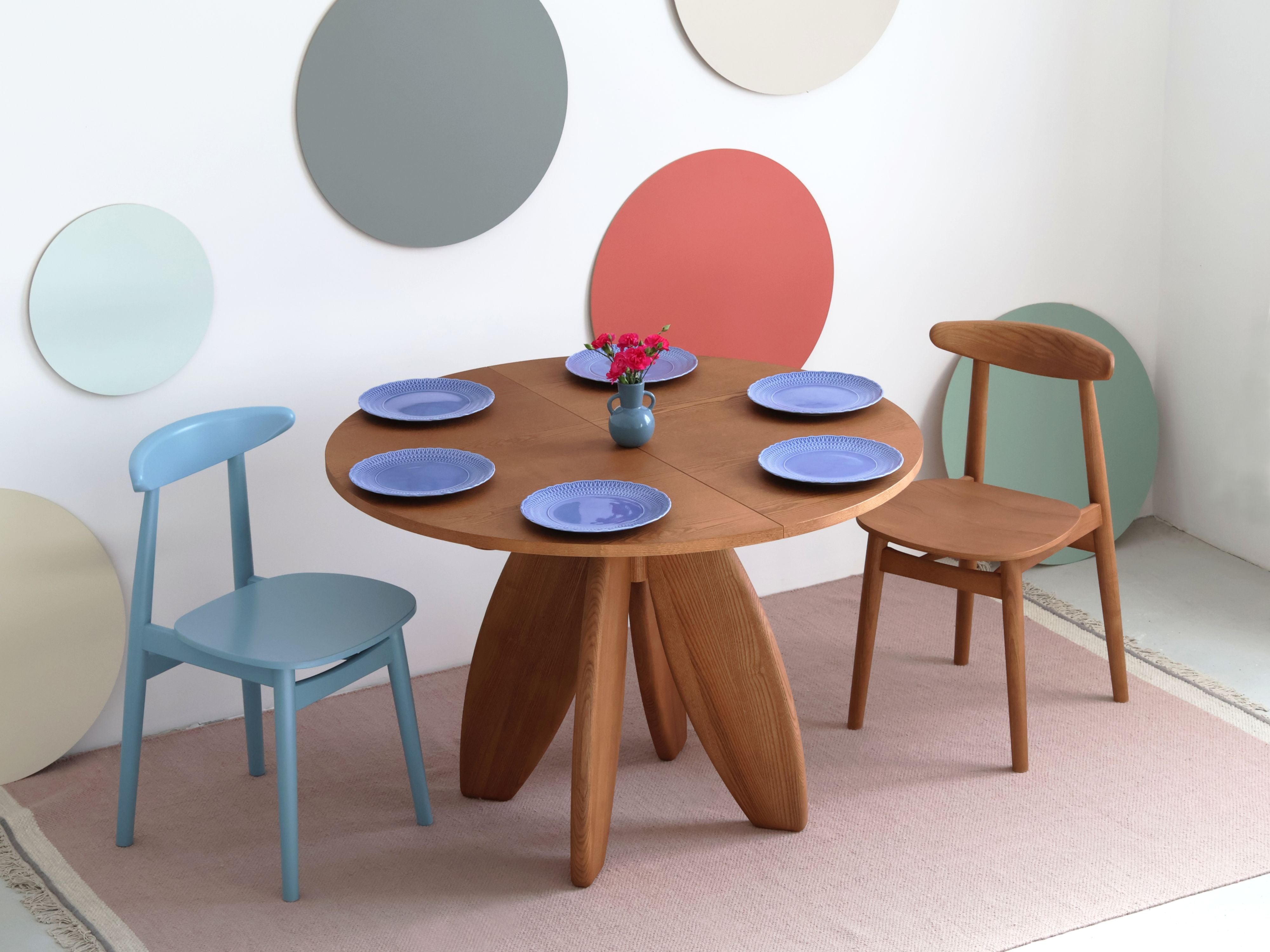 Leaves Extendable Dining Table