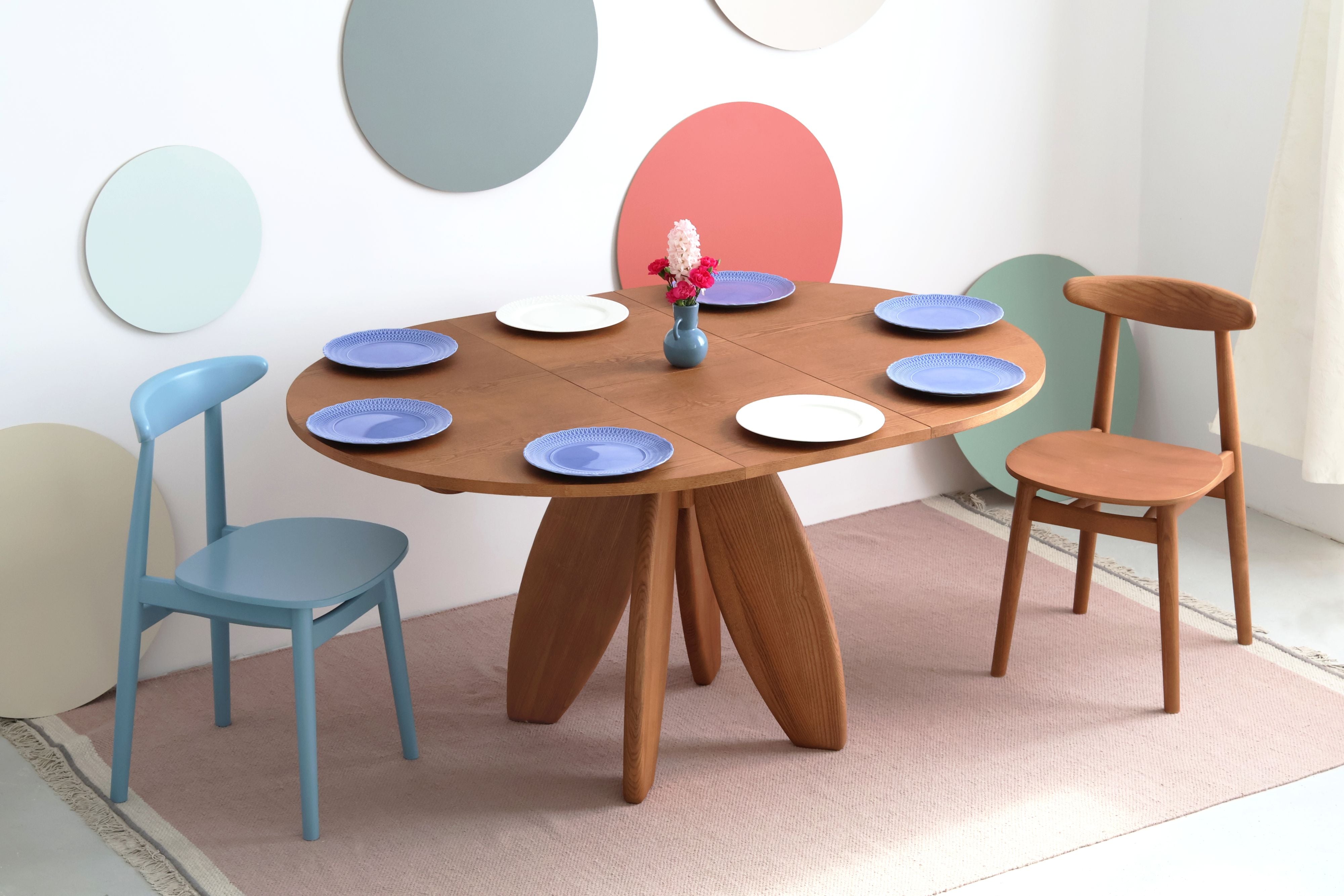 Leaves Extendable Dining Table