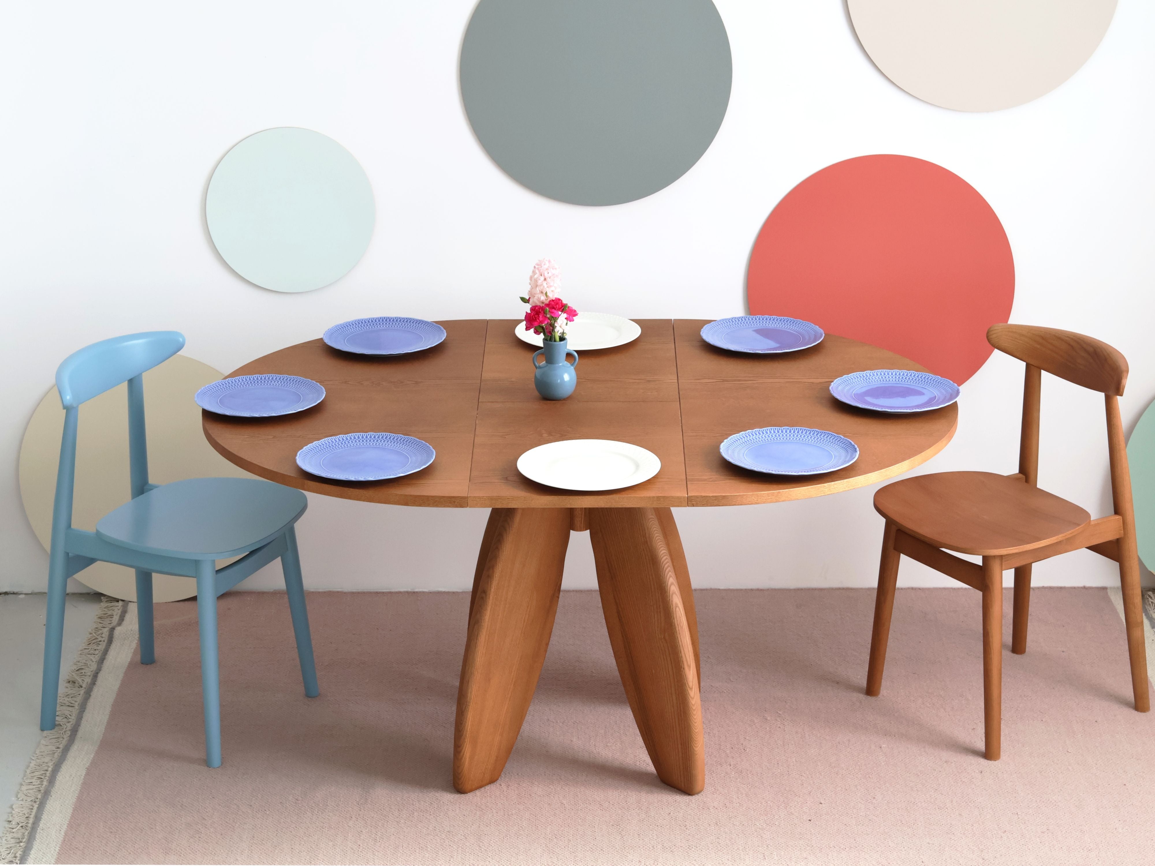 Leaves Extendable Dining Table