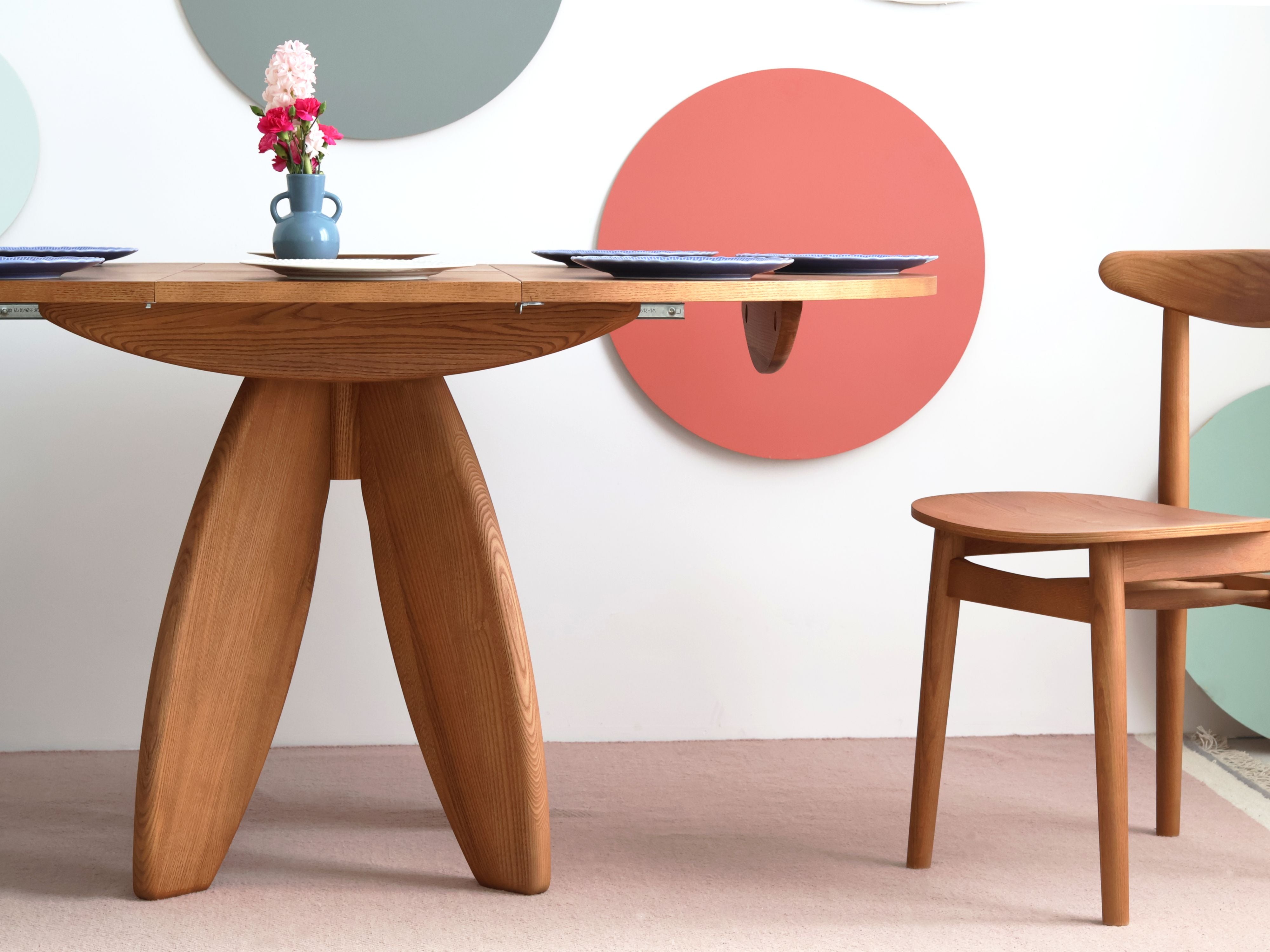 Leaves Extendable Dining Table
