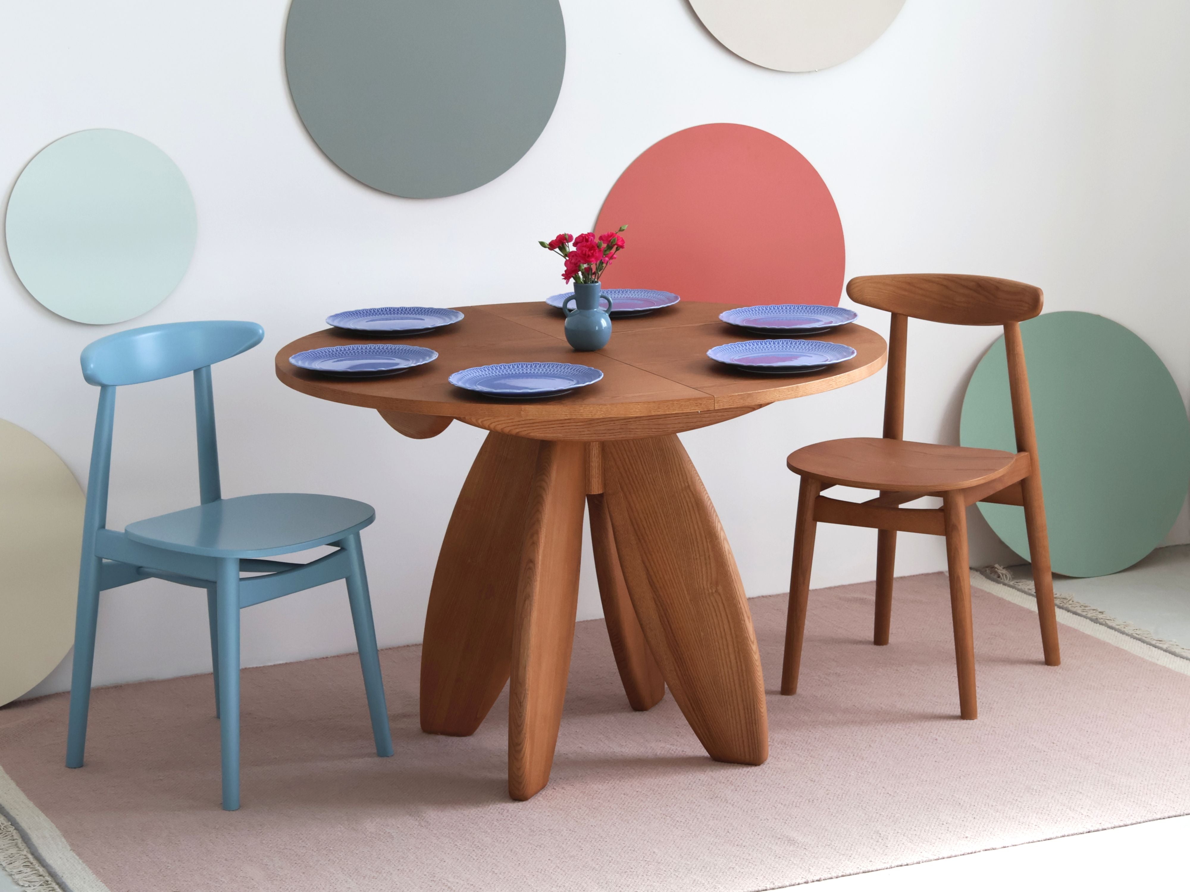 Leaves Extendable Dining Table