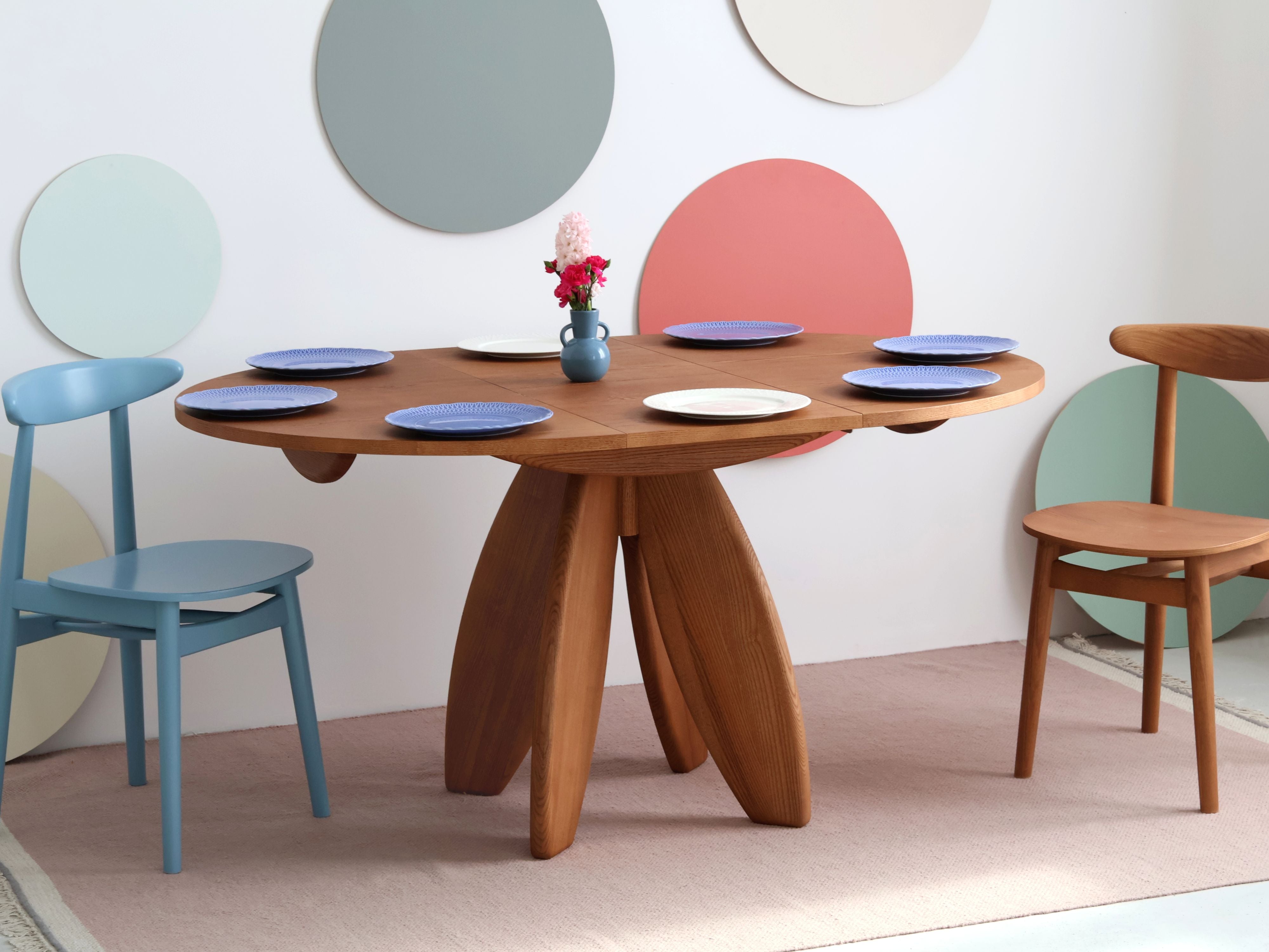 Leaves Extendable Dining Table