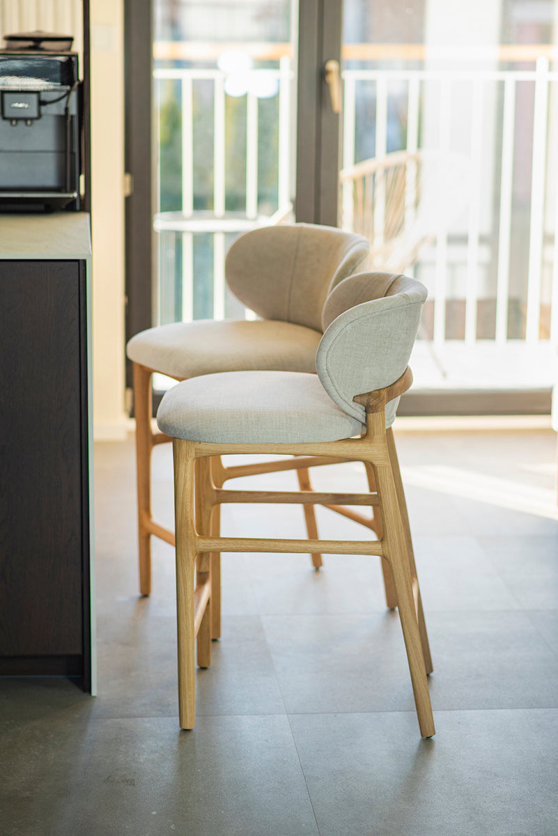 Hoja Bar Stool with Backrest