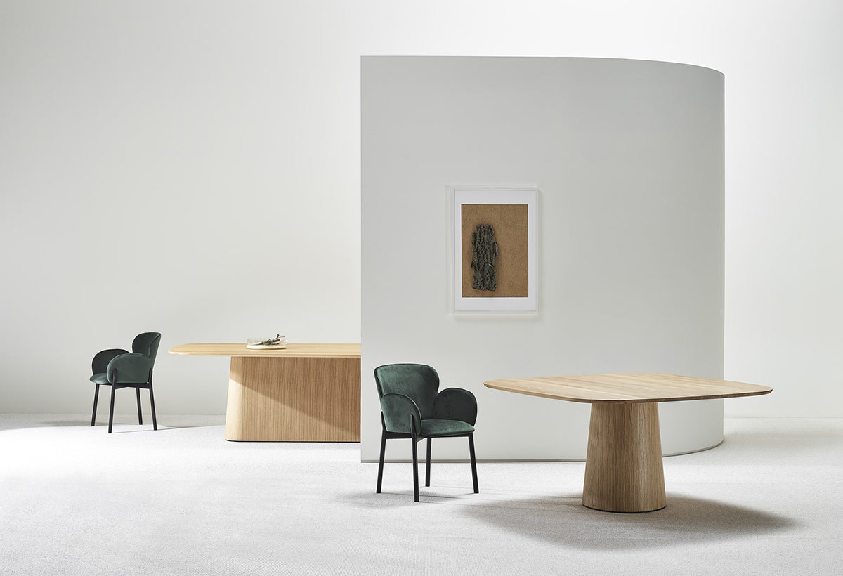 P.O.V. 466 Spherical Dining Table