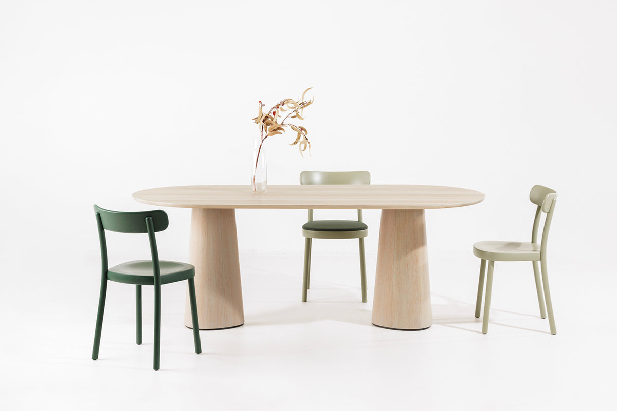 P.O.V. 470 Oval Dining Table