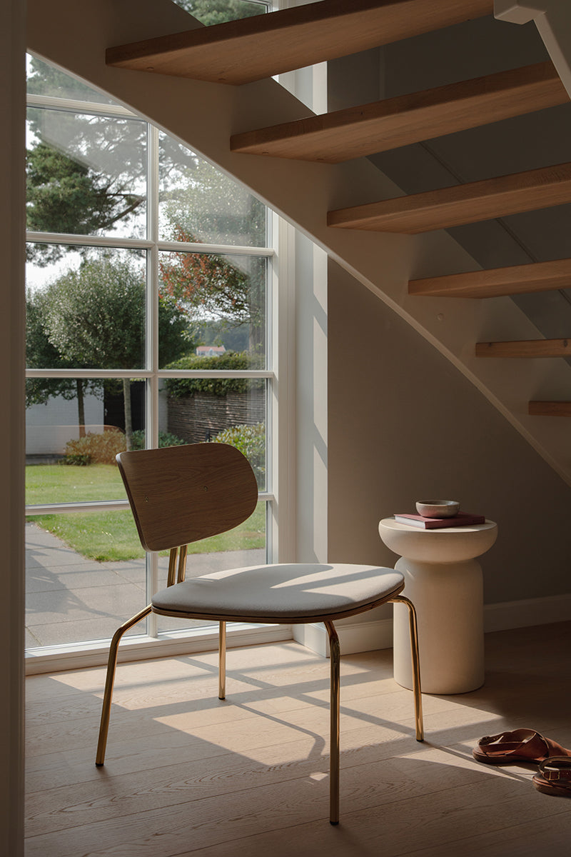 Curious Lounge Chair with Teddy Cushion