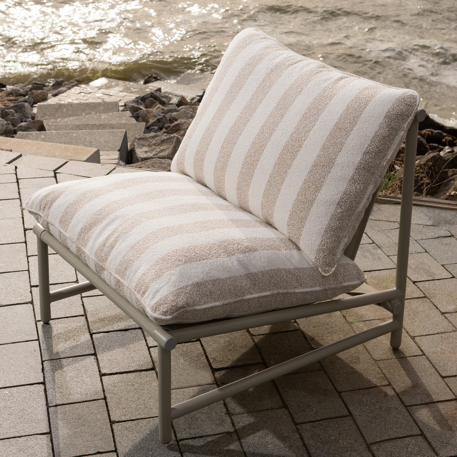 Elvo Garden Lounge Chair