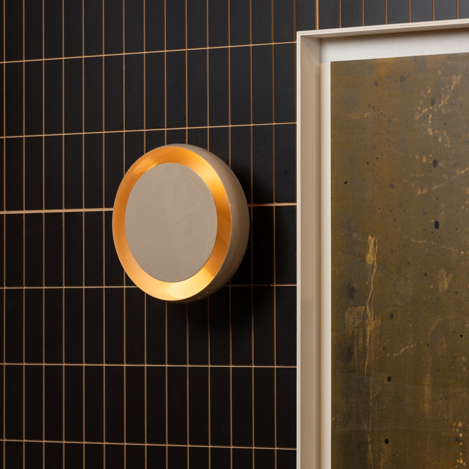 Gloomy Round Wall Lamp