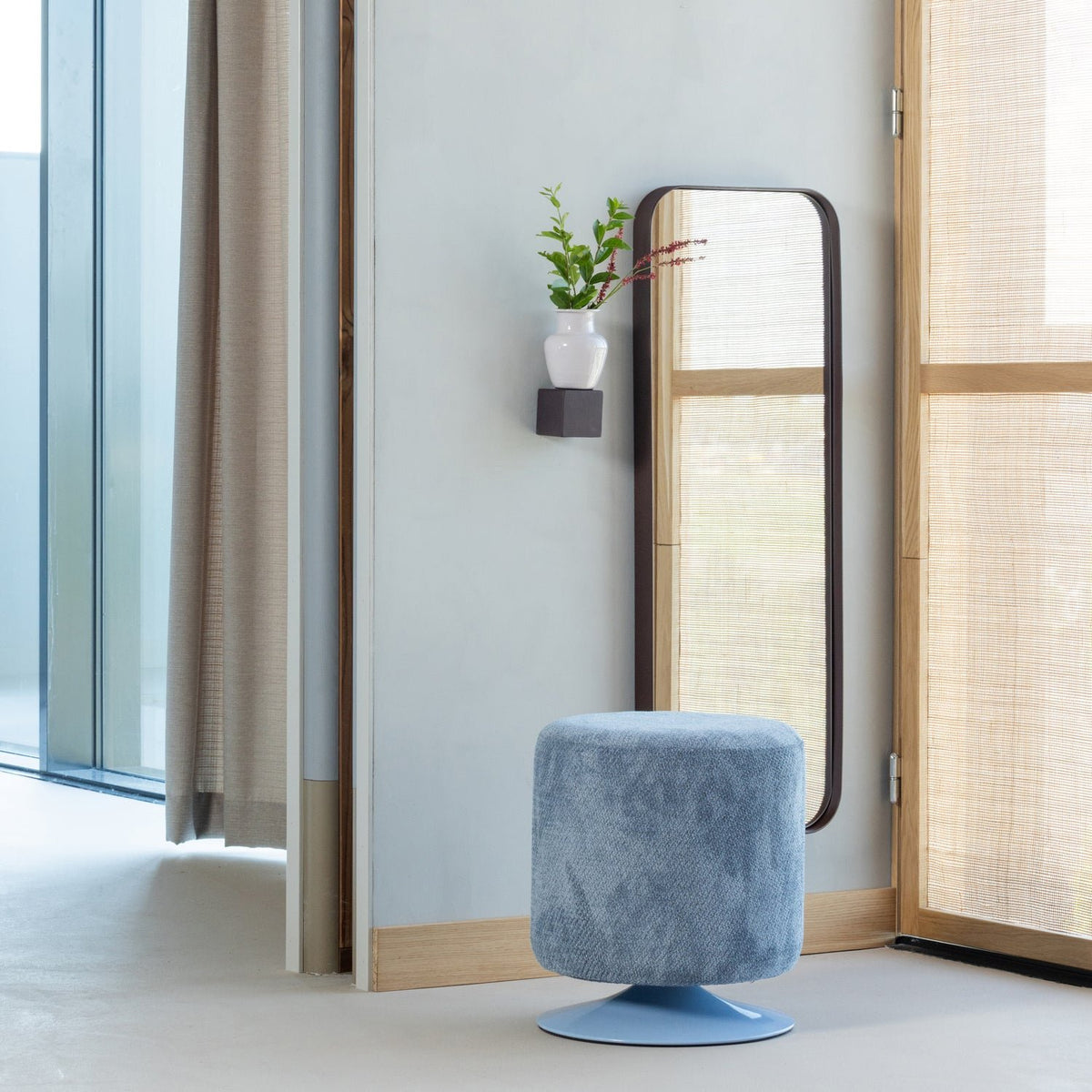 Islen Boucle Swivel Pouf