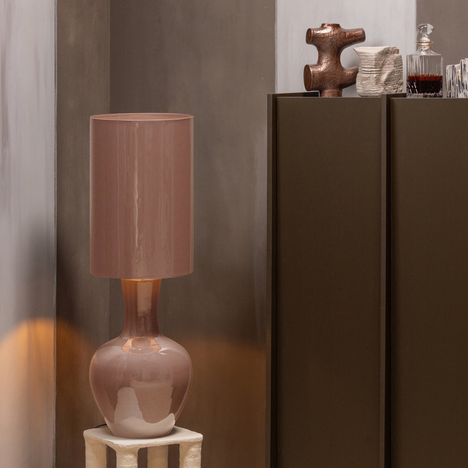 Loa High Gloss Table Lamp